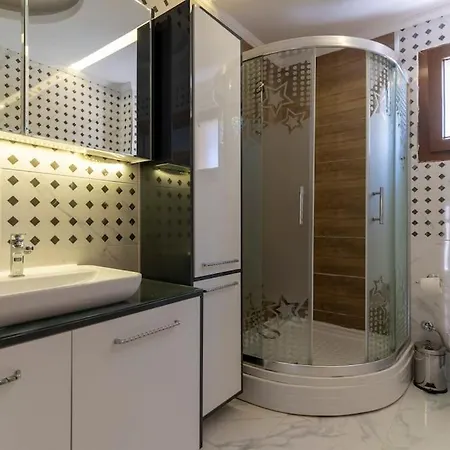 Luxurious With Pool And Great Garden *