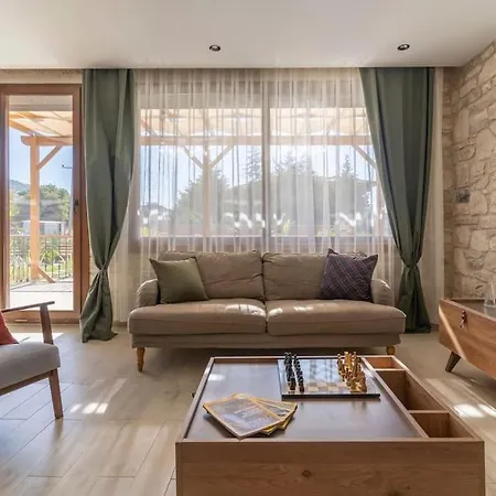 Luxurious With Pool And Great Garden Yelki