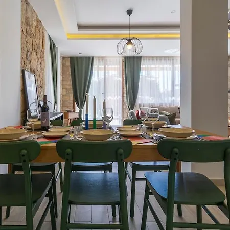 Luxurious With Pool And Great Garden *