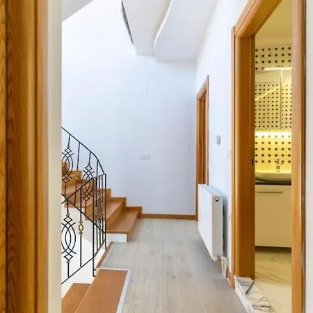 Villa Luxurious With Pool And Great Garden Yelki