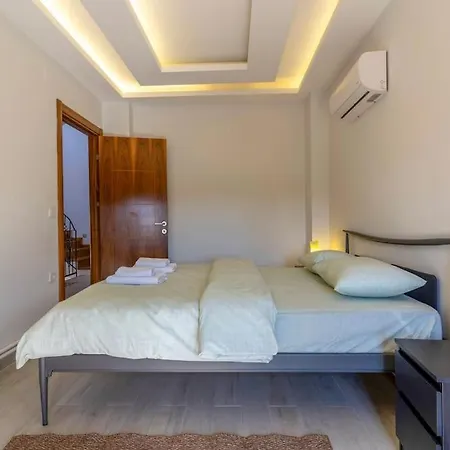 Villa Luxurious With Pool And Great Garden Yelki