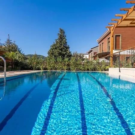 Luxurious With Pool And Great Garden Villa *