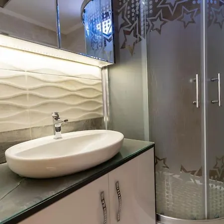Luxurious With Pool And Great Garden * Yelki