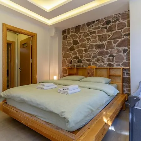 Luxurious With Pool And Great Garden וילה *