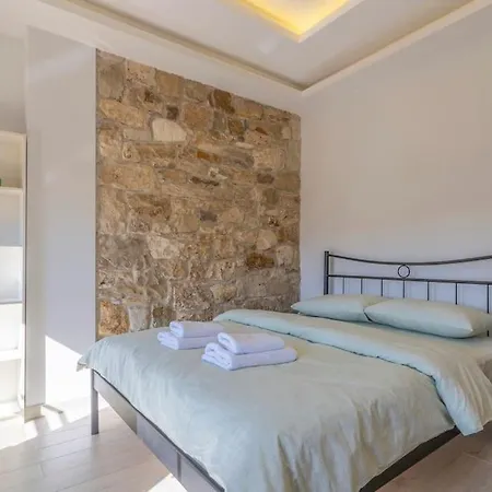 Luxurious With Pool And Great Garden *
