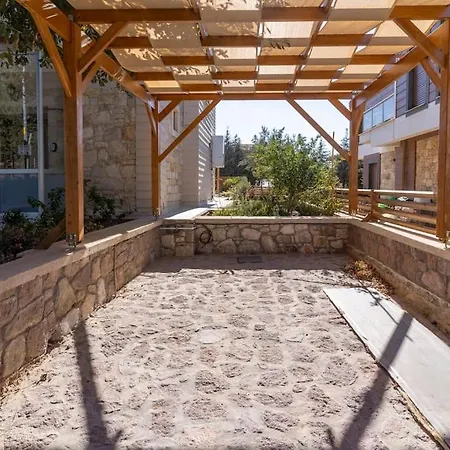 Luxurious With Pool And Great Garden וילה *