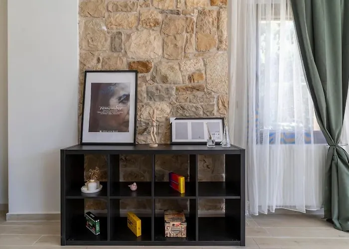 Vila Luxurious With Pool And Great Garden