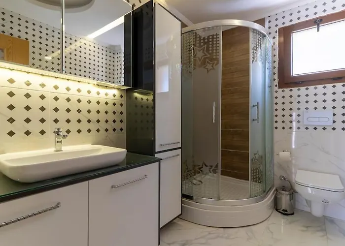 Luxurious With Pool And Great Garden *