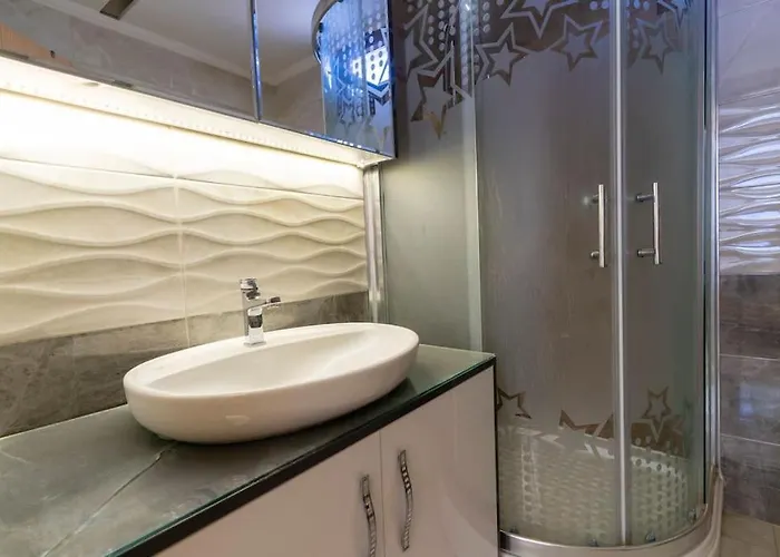 Luxurious With Pool And Great Garden * Yelki