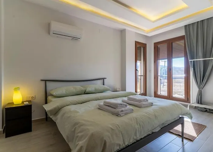 Luxurious With Pool And Great Garden