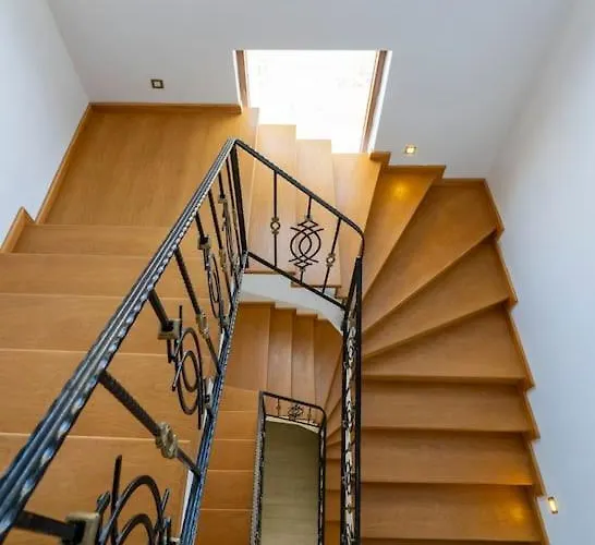 Luxurious With Pool And Great Garden