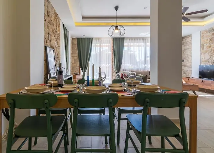 Luxurious With Pool And Great Garden *