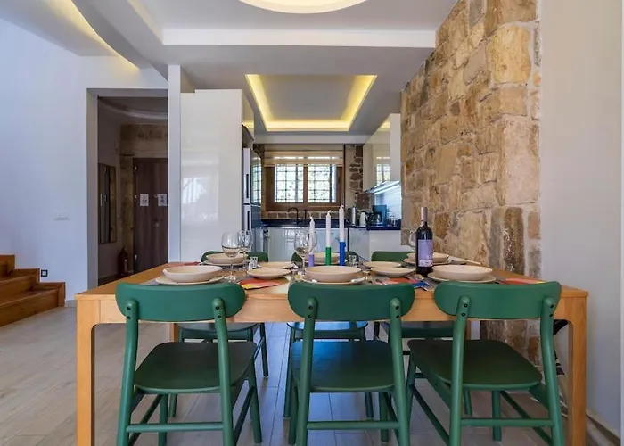 Vila Luxurious With Pool And Great Garden