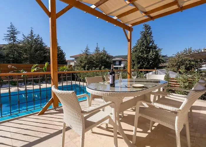 Luxurious With Pool And Great Garden