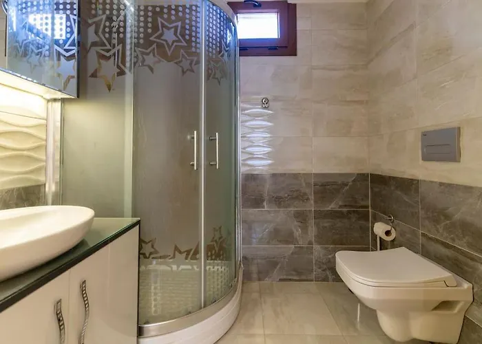 Luxurious With Pool And Great Garden Vila *