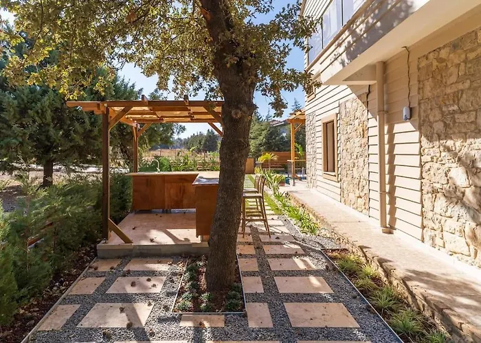 Luxurious With Pool And Great Garden Yelki