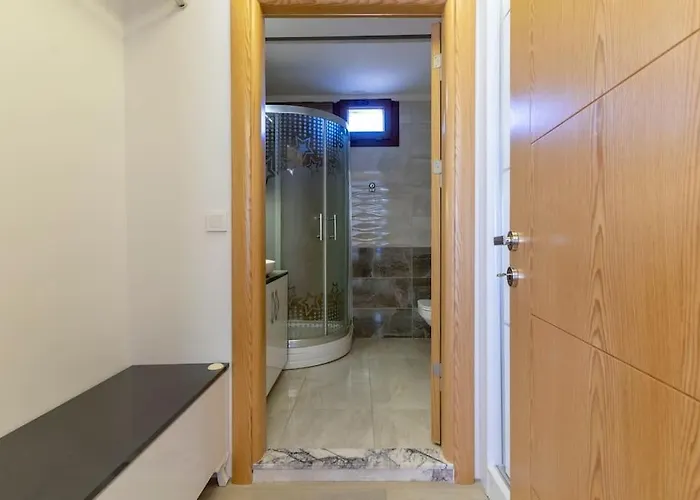 Luxurious With Pool And Great Garden * Yelki