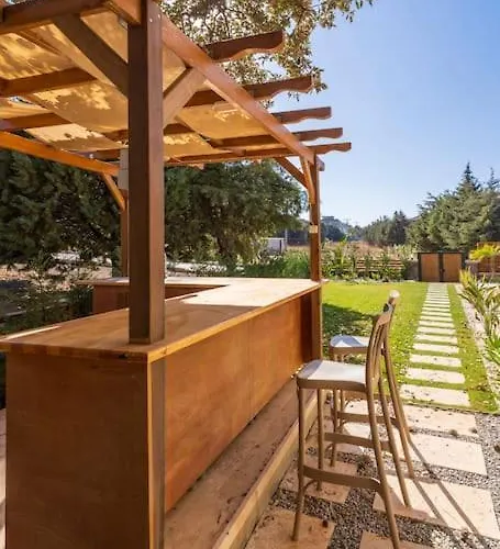 Luxurious With Pool And Great Garden *