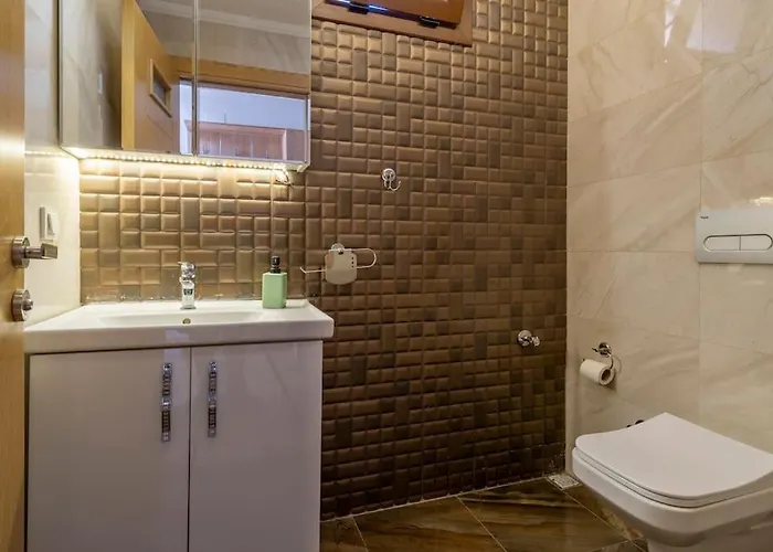 Luxurious With Pool And Great Garden Yelki