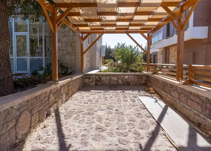 Luxurious With Pool And Great Garden Vila *